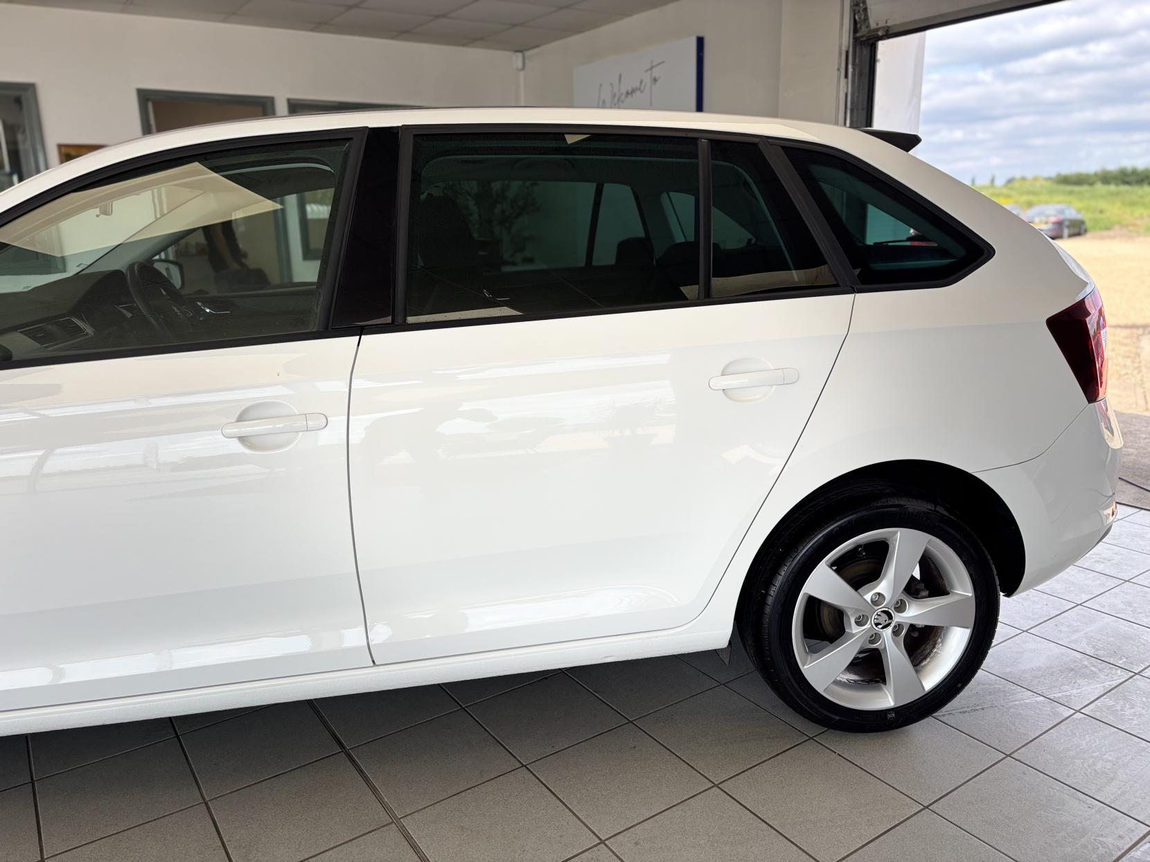 Skoda Rapid Spaceback 1.2 TSI Elegance Hatchback 5dr Petrol Manual Euro 5 (105 ps)