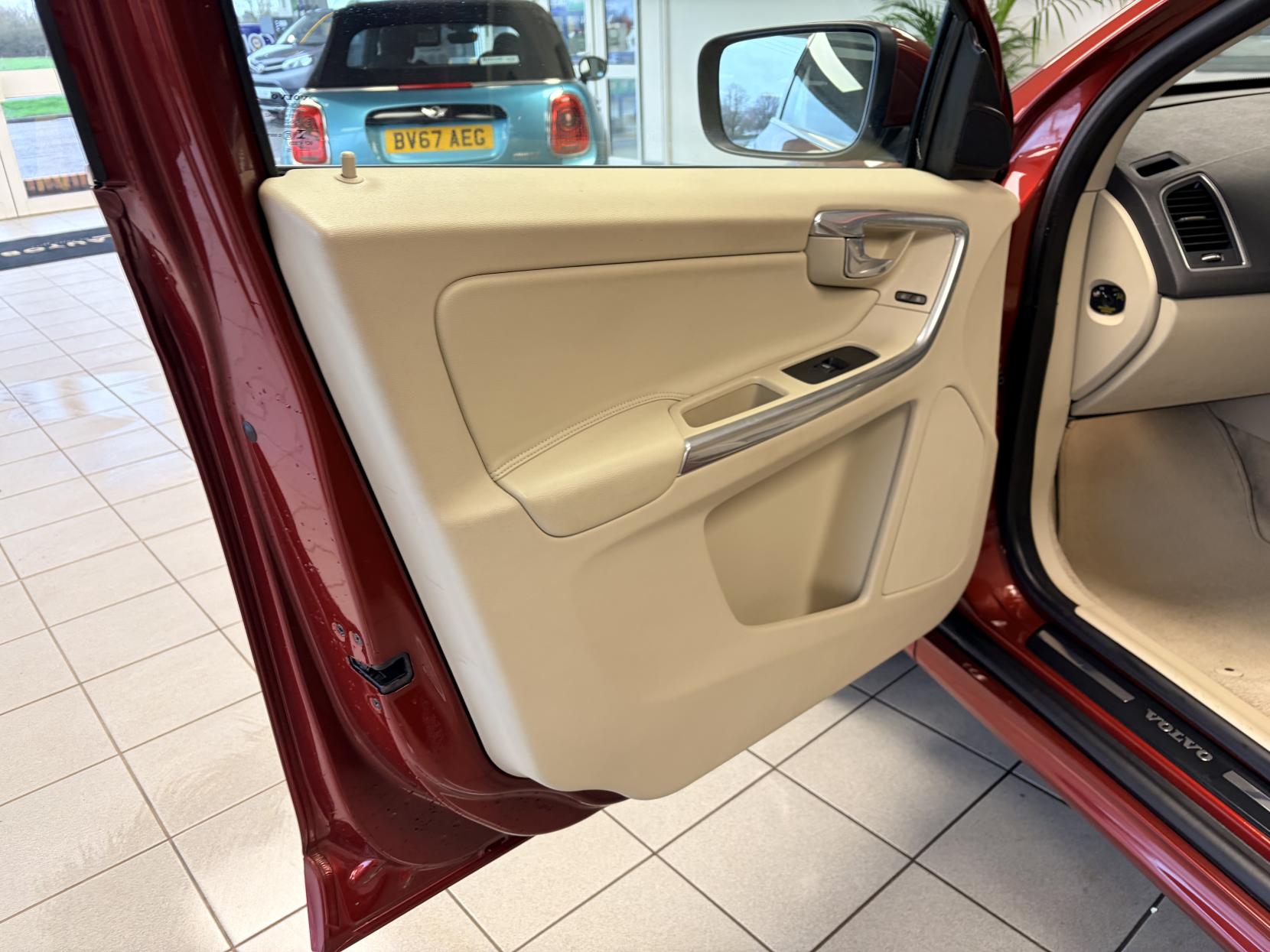 Volvo XC60 2.0 D4 SE SUV 5dr Diesel Geartronic Euro 6 (s/s) (181 ps)