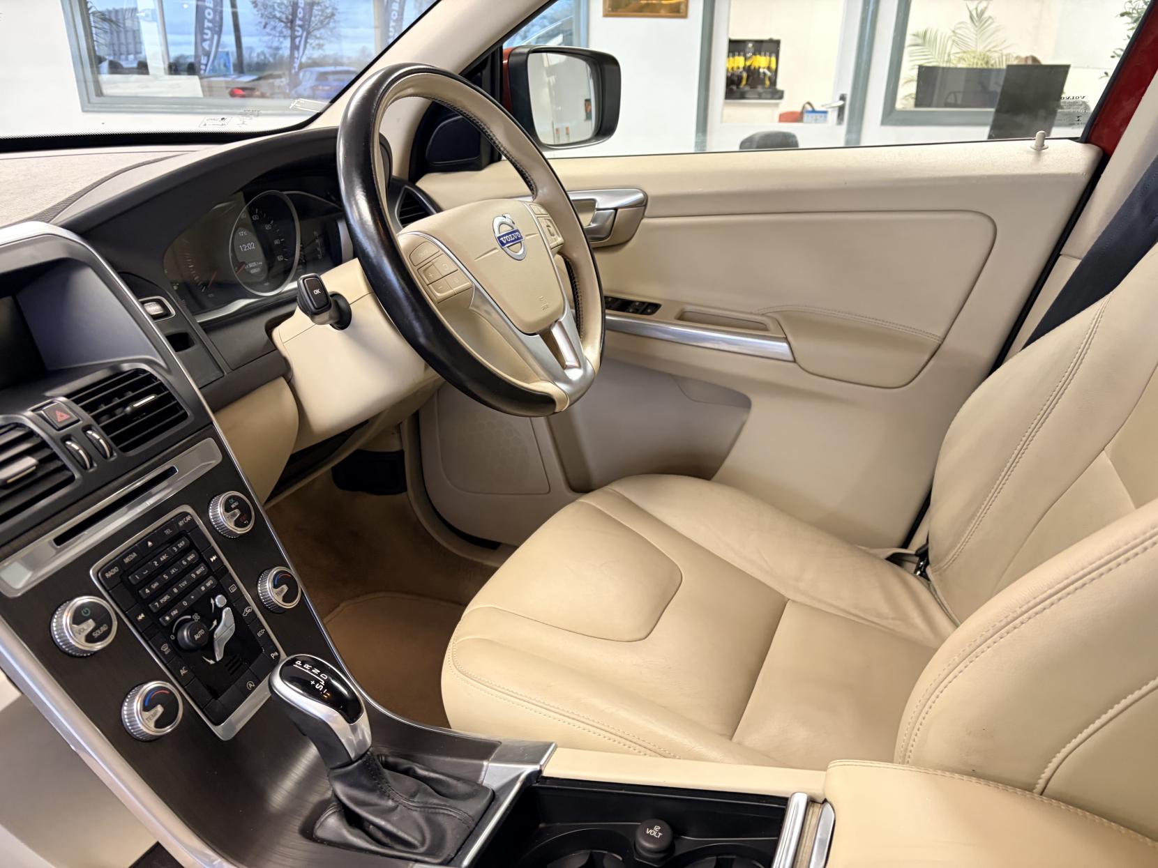 Volvo XC60 2.0 D4 SE SUV 5dr Diesel Geartronic Euro 6 (s/s) (181 ps)