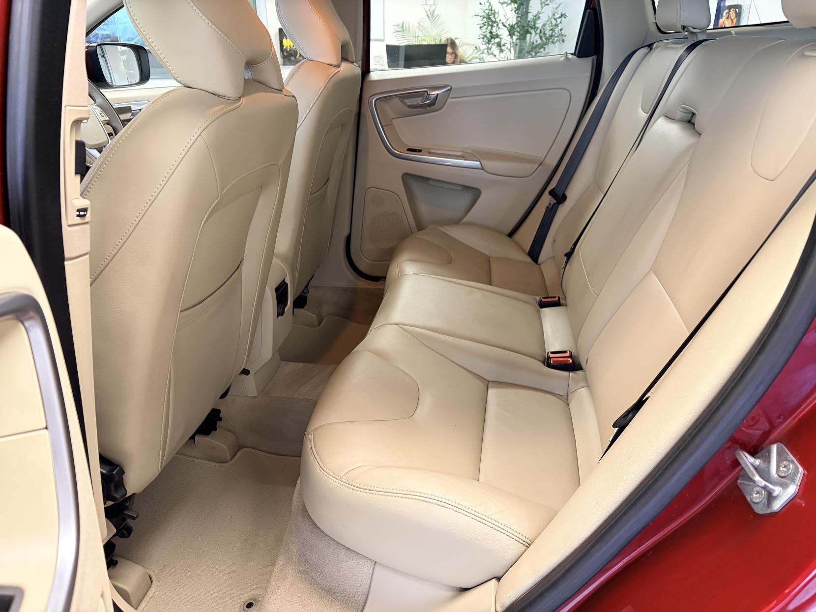 Volvo XC60 2.0 D4 SE SUV 5dr Diesel Geartronic Euro 6 (s/s) (181 ps)