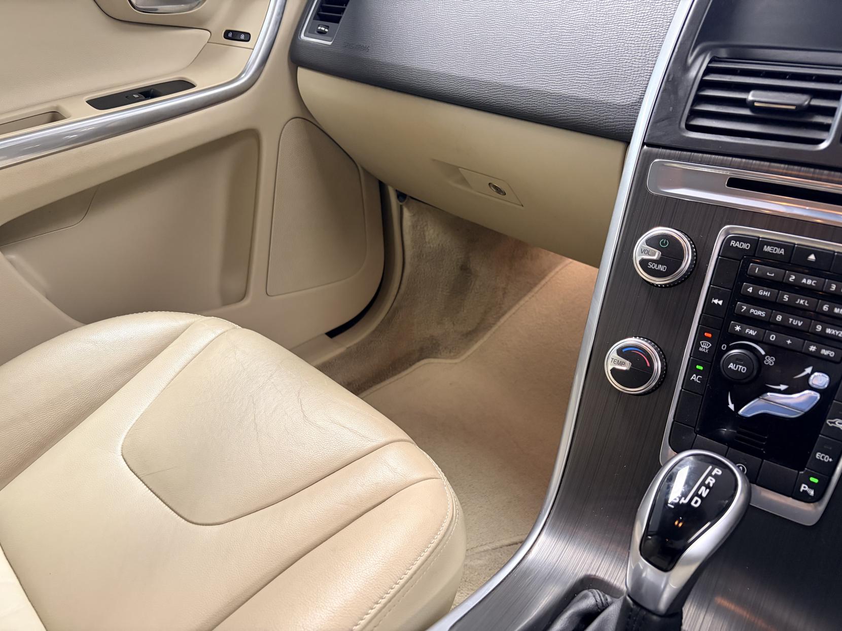 Volvo XC60 2.0 D4 SE SUV 5dr Diesel Geartronic Euro 6 (s/s) (181 ps)