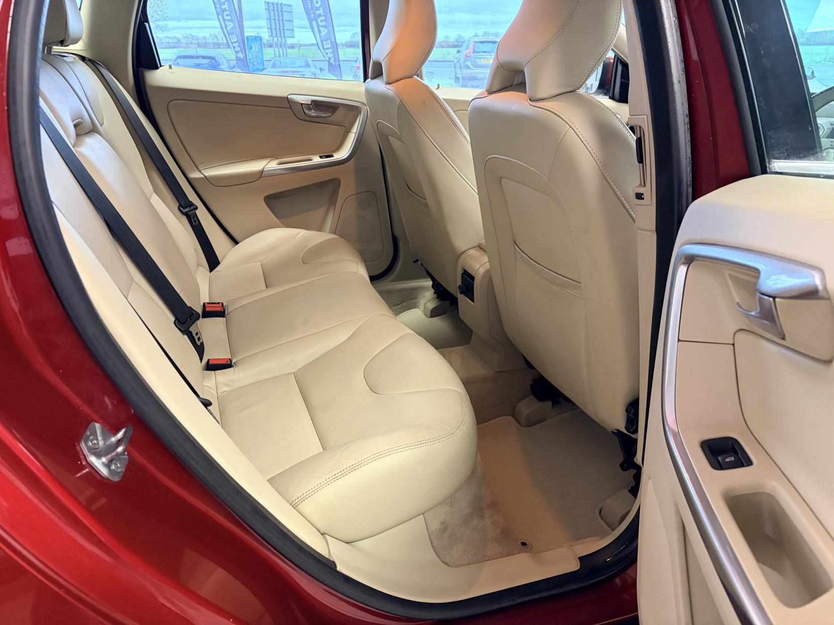 Volvo XC60 2.0 D4 SE SUV 5dr Diesel Geartronic Euro 6 (s/s) (181 ps)