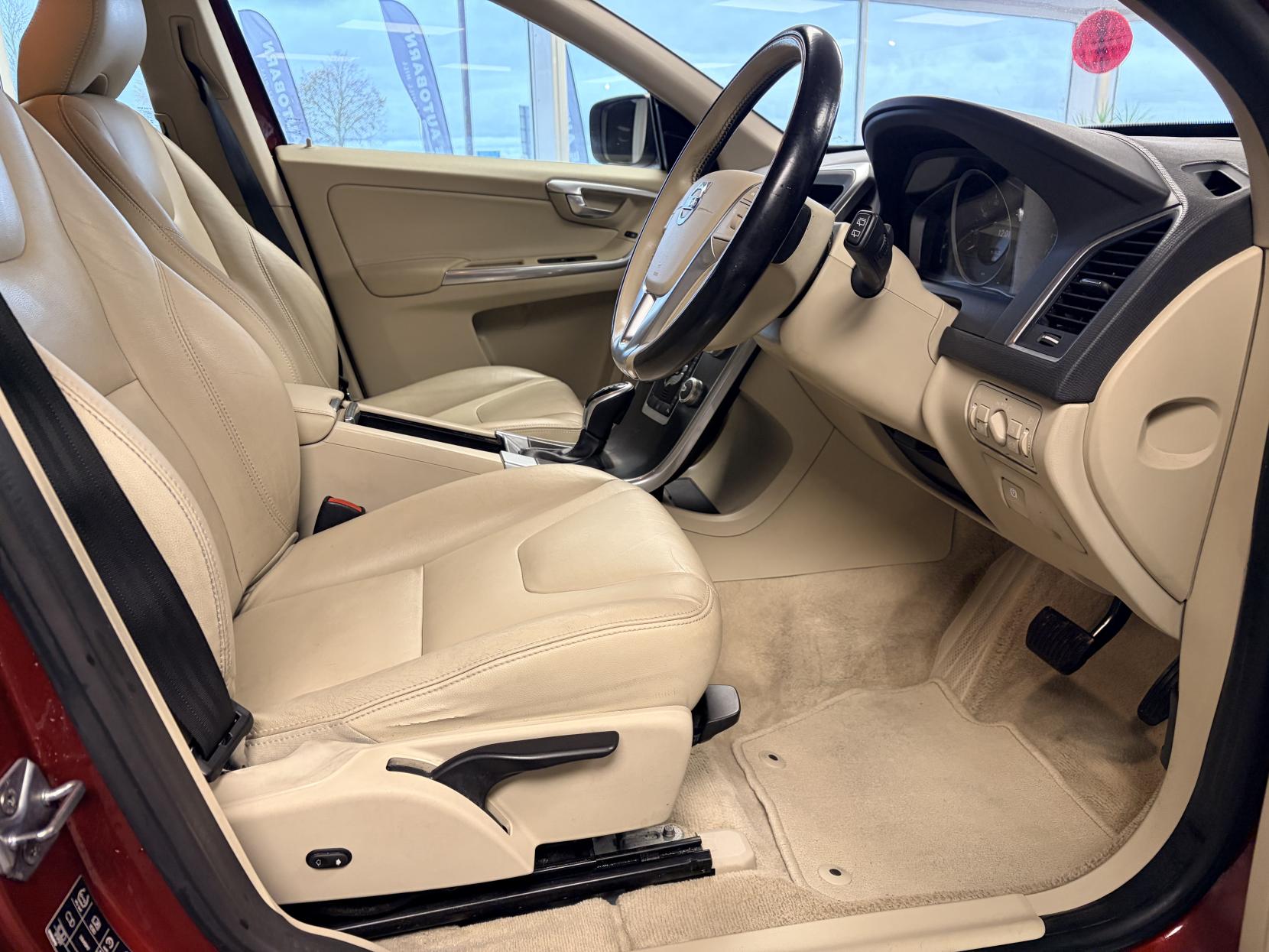 Volvo XC60 2.0 D4 SE SUV 5dr Diesel Geartronic Euro 6 (s/s) (181 ps)