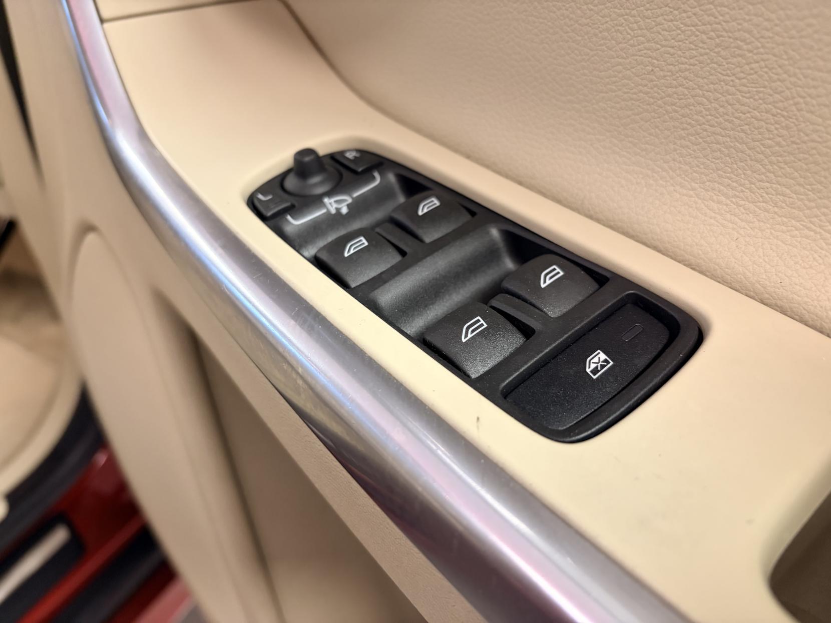 Volvo XC60 2.0 D4 SE SUV 5dr Diesel Geartronic Euro 6 (s/s) (181 ps)