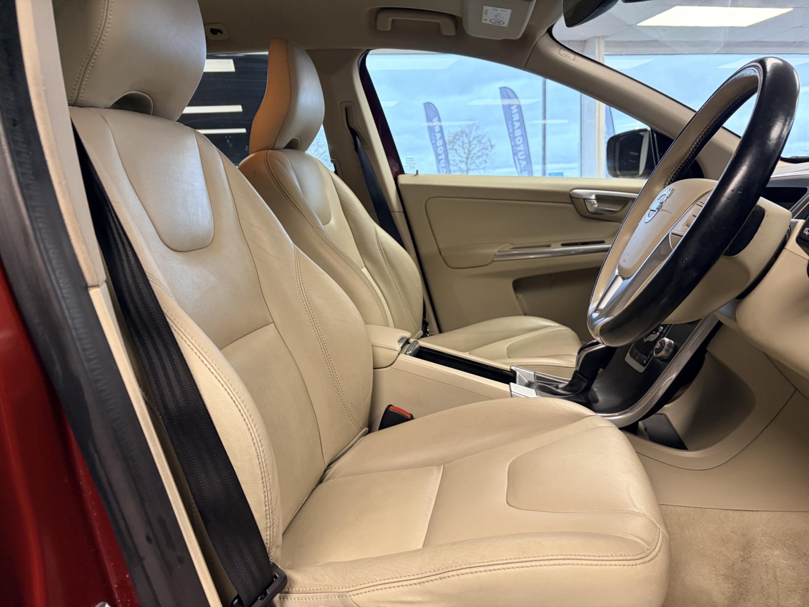 Volvo XC60 2.0 D4 SE SUV 5dr Diesel Geartronic Euro 6 (s/s) (181 ps)