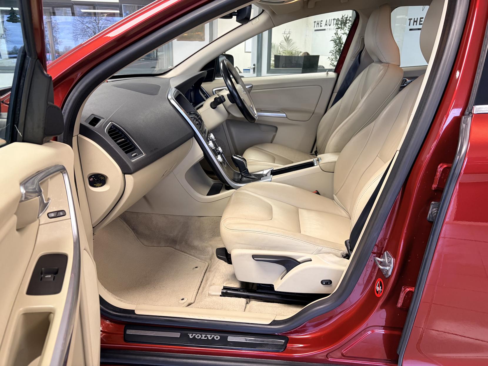 Volvo XC60 2.0 D4 SE SUV 5dr Diesel Geartronic Euro 6 (s/s) (181 ps)