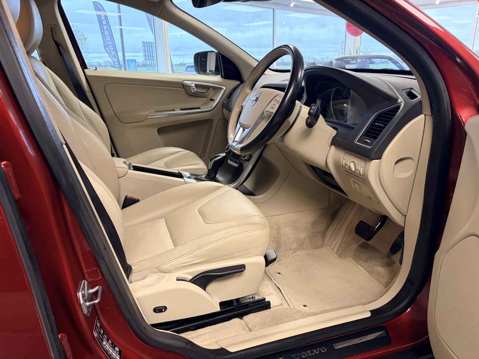 Volvo XC60 2.0 D4 SE SUV 5dr Diesel Geartronic Euro 6 (s/s) (181 ps)