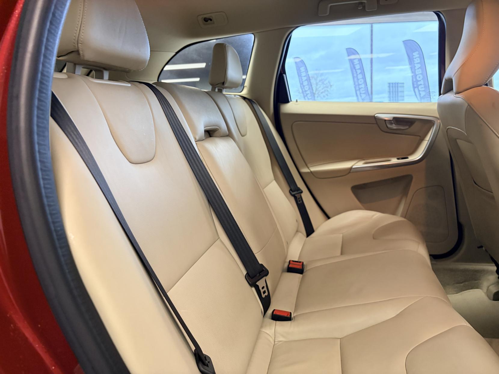 Volvo XC60 2.0 D4 SE SUV 5dr Diesel Geartronic Euro 6 (s/s) (181 ps)