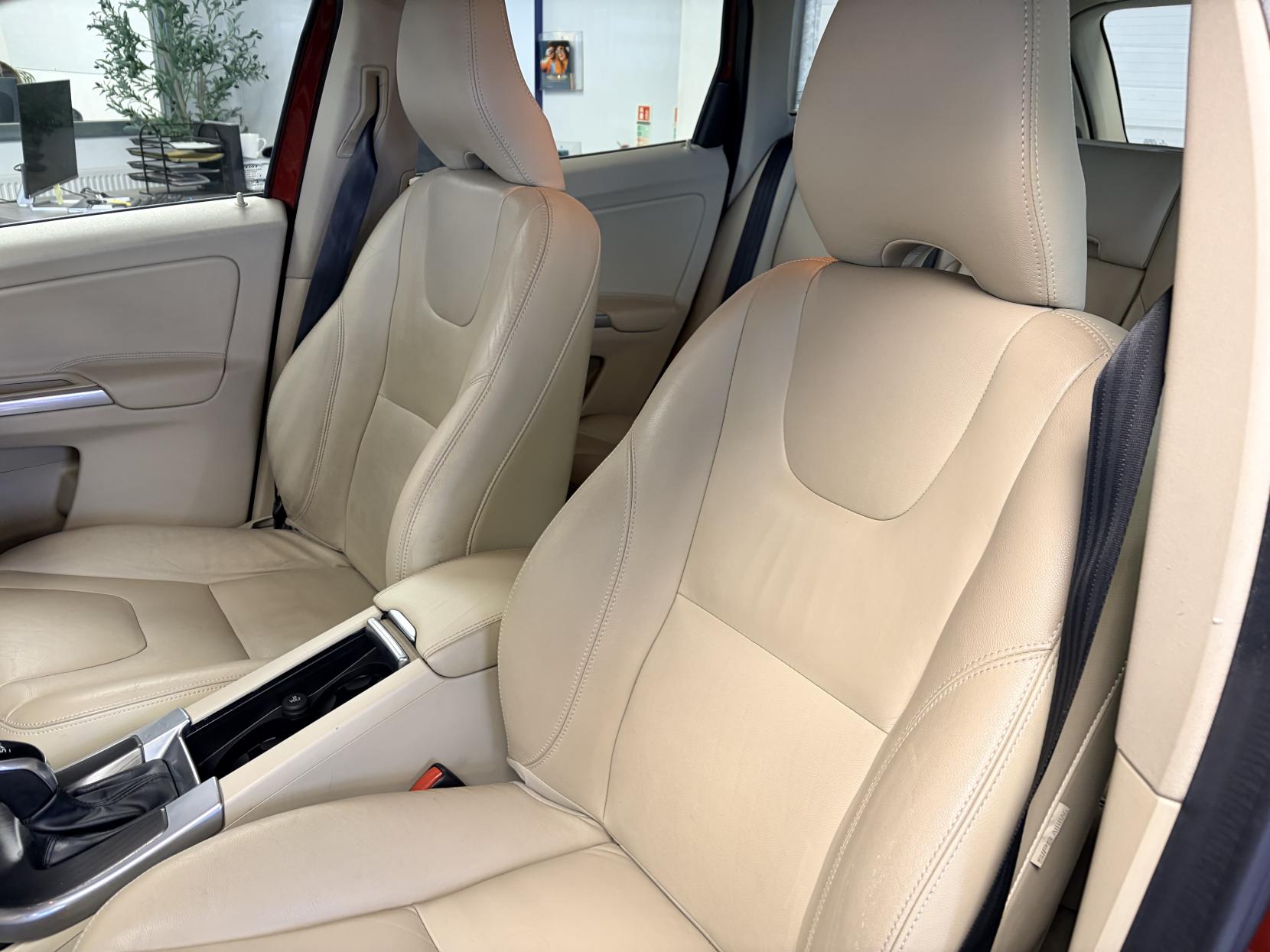 Volvo XC60 2.0 D4 SE SUV 5dr Diesel Geartronic Euro 6 (s/s) (181 ps)