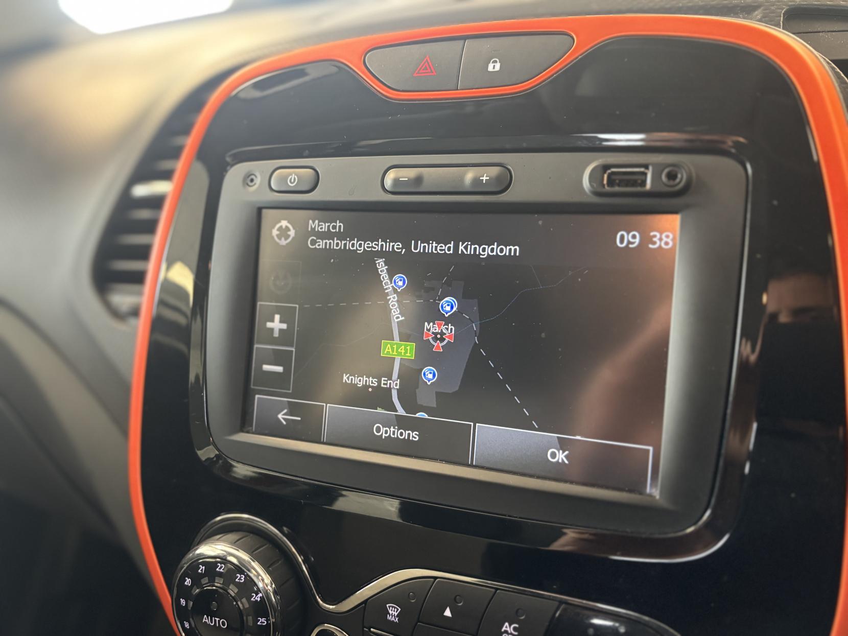 Renault Captur 0.9 TCe ENERGY Dynamique MediaNav SUV 5dr Petrol Manual Euro 5 (s/s) (90 ps)