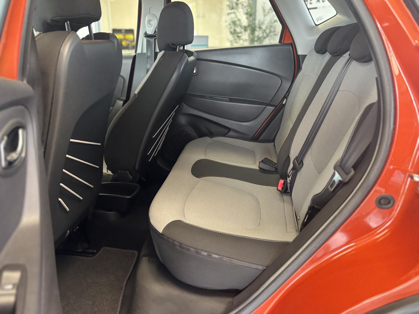 Renault Captur 0.9 TCe ENERGY Dynamique MediaNav SUV 5dr Petrol Manual Euro 5 (s/s) (90 ps)