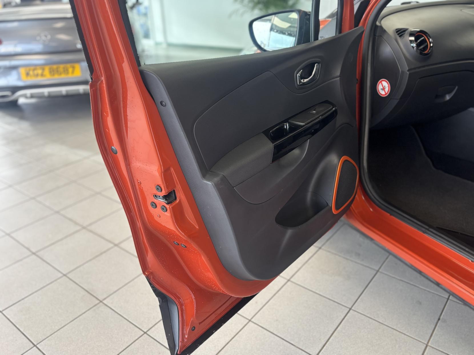 Renault Captur 0.9 TCe ENERGY Dynamique MediaNav SUV 5dr Petrol Manual Euro 5 (s/s) (90 ps)