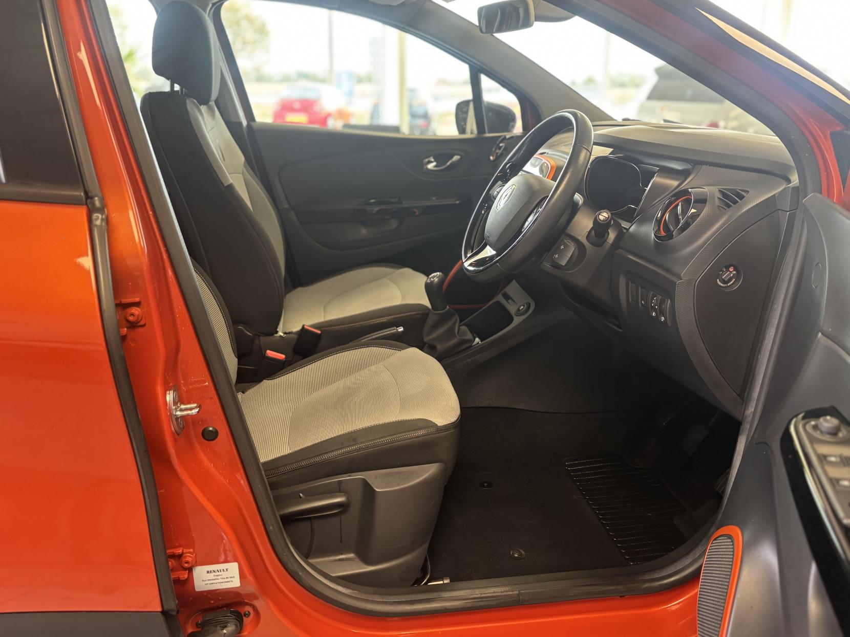 Renault Captur 0.9 TCe ENERGY Dynamique MediaNav SUV 5dr Petrol Manual Euro 5 (s/s) (90 ps)