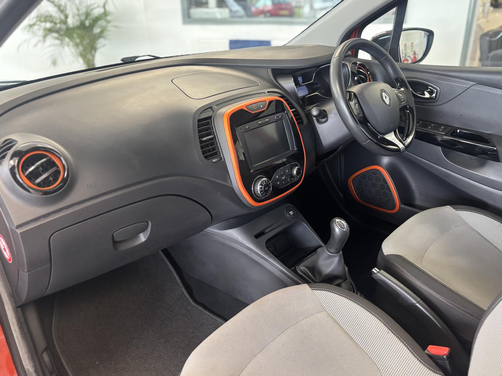 Renault Captur 0.9 TCe ENERGY Dynamique MediaNav SUV 5dr Petrol Manual Euro 5 (s/s) (90 ps)