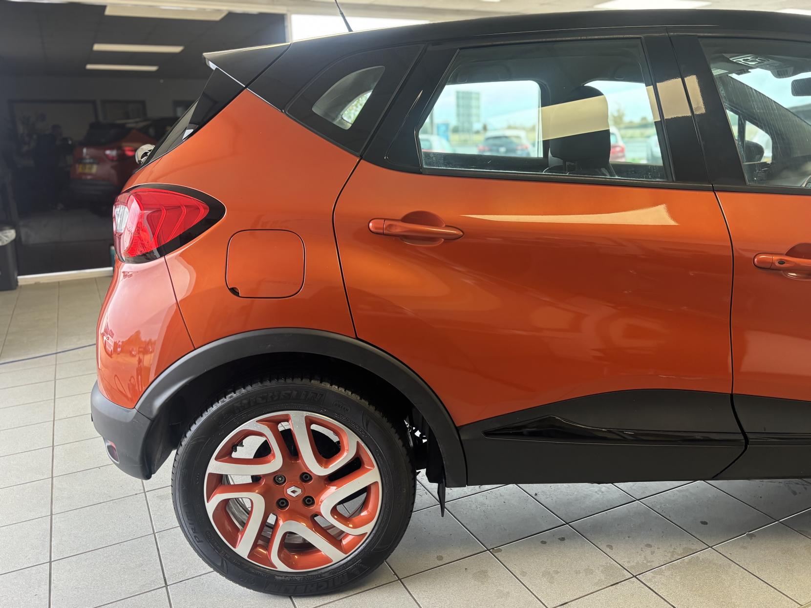 Renault Captur 0.9 TCe ENERGY Dynamique MediaNav SUV 5dr Petrol Manual Euro 5 (s/s) (90 ps)