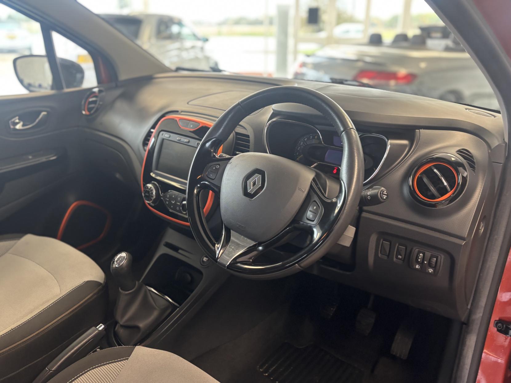 Renault Captur 0.9 TCe ENERGY Dynamique MediaNav SUV 5dr Petrol Manual Euro 5 (s/s) (90 ps)