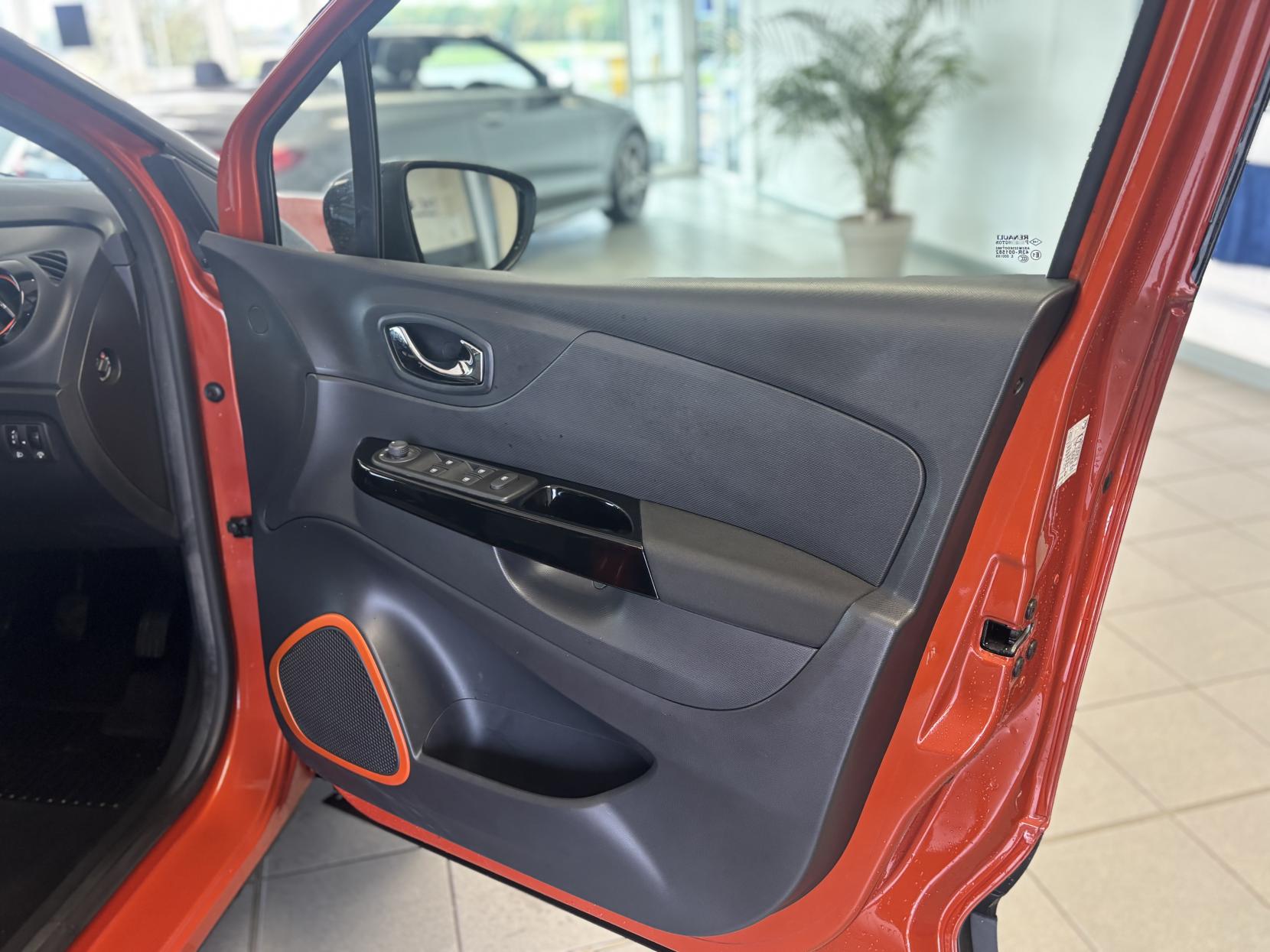Renault Captur 0.9 TCe ENERGY Dynamique MediaNav SUV 5dr Petrol Manual Euro 5 (s/s) (90 ps)