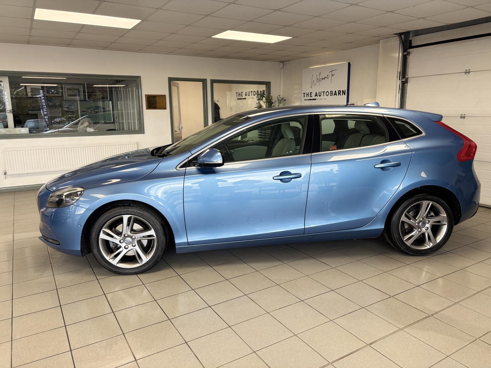 Volvo V40 1.6 T3 SE Lux Nav Hatchback 5dr Petrol Manual Euro 5 (s/s) (150 ps)