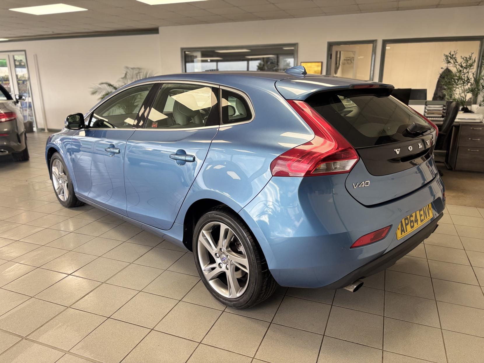 Volvo V40 1.6 T3 SE Lux Nav Hatchback 5dr Petrol Manual Euro 5 (s/s) (150 ps)