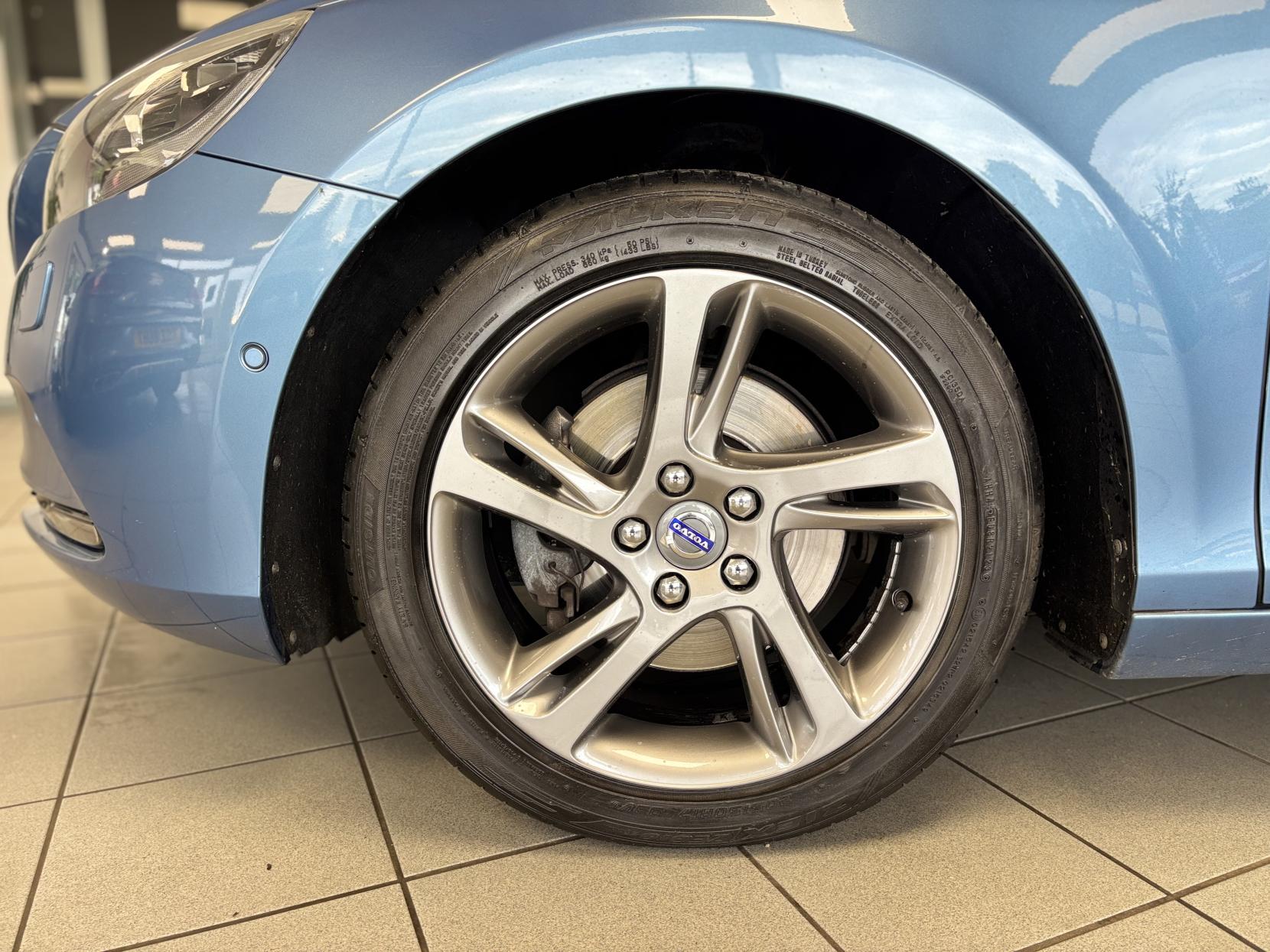 Volvo V40 1.6 T3 SE Lux Nav Hatchback 5dr Petrol Manual Euro 5 (s/s) (150 ps)