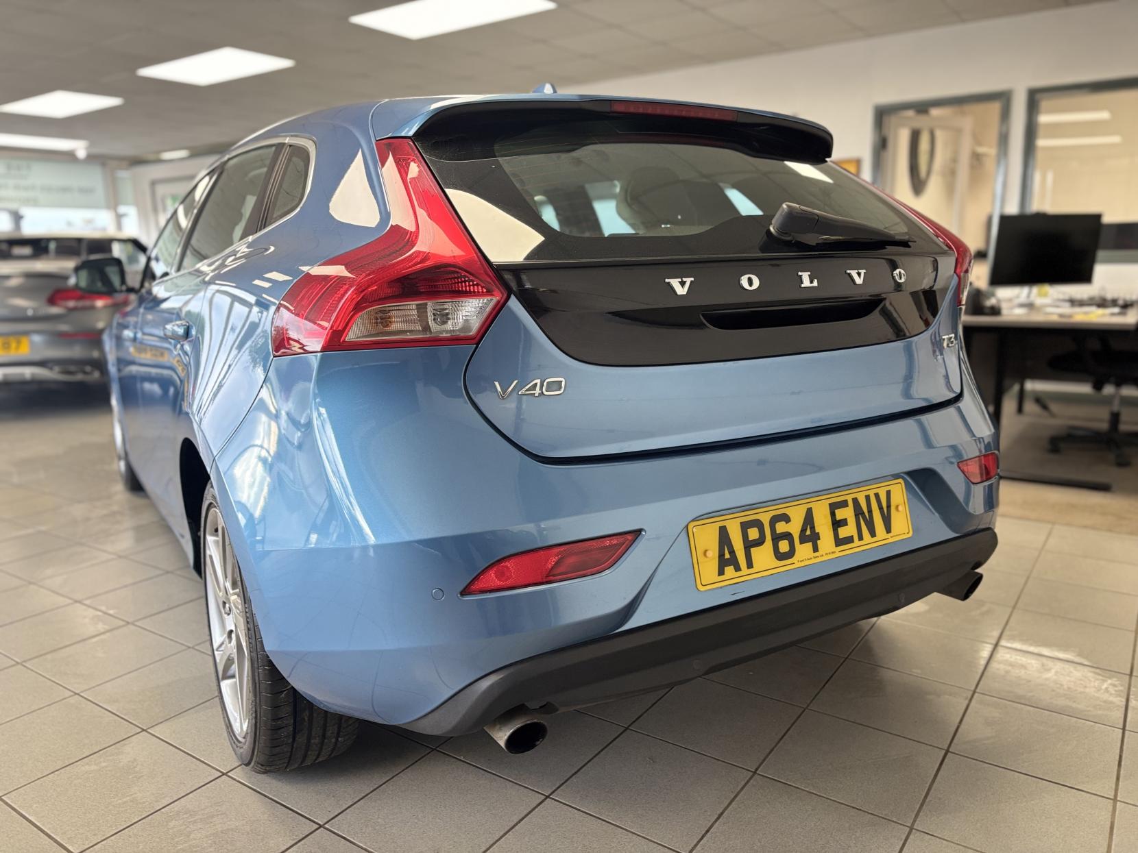 Volvo V40 1.6 T3 SE Lux Nav Hatchback 5dr Petrol Manual Euro 5 (s/s) (150 ps)