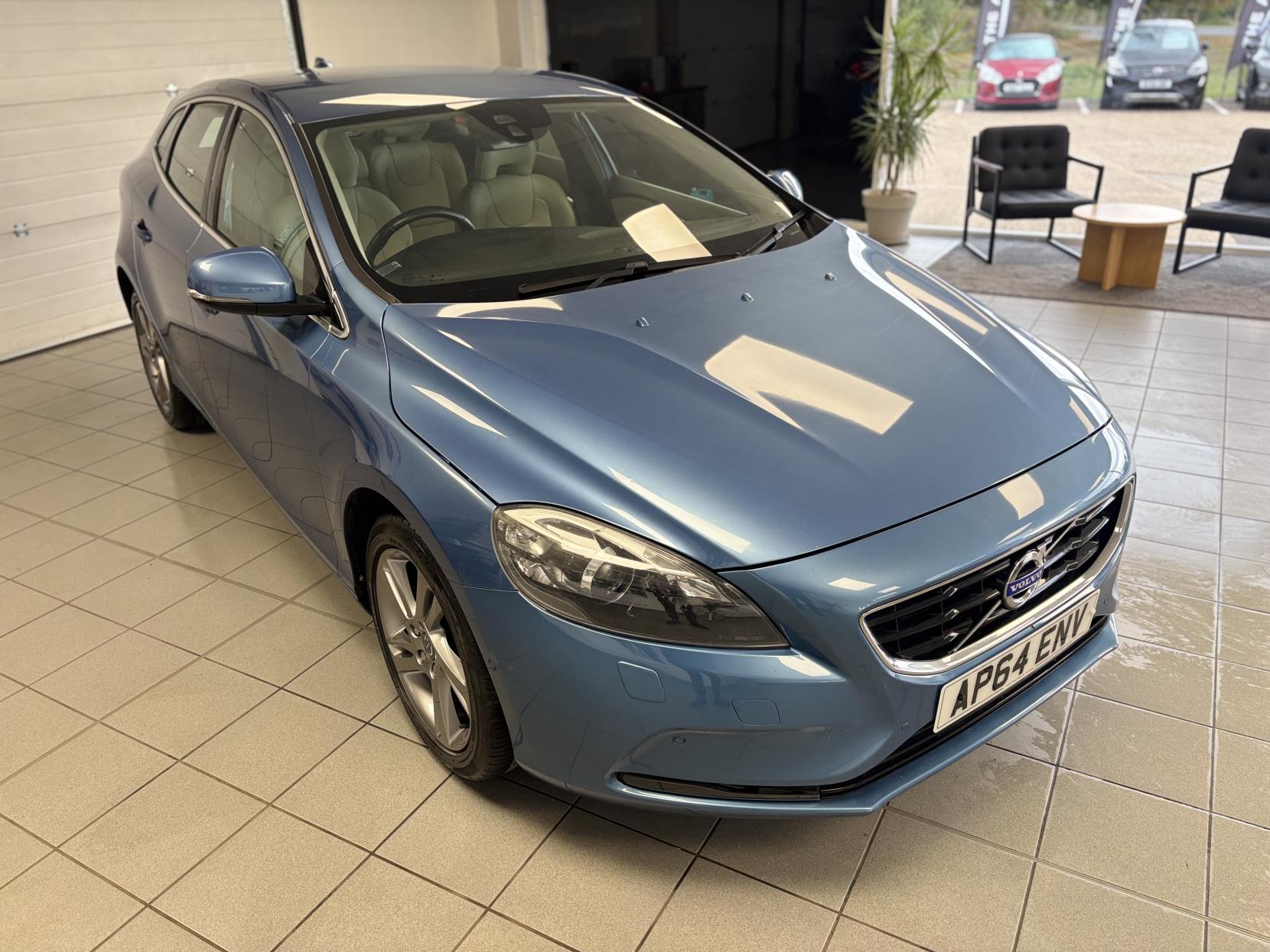 Volvo V40 1.6 T3 SE Lux Nav Hatchback 5dr Petrol Manual Euro 5 (s/s) (150 ps)