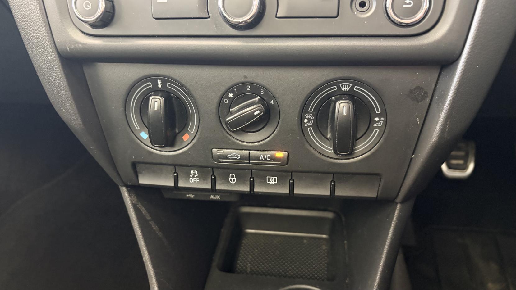 Skoda Rapid Spaceback 1.2 TSI Black Edition Hatchback 5dr Petrol Manual Euro 5 (105 ps)