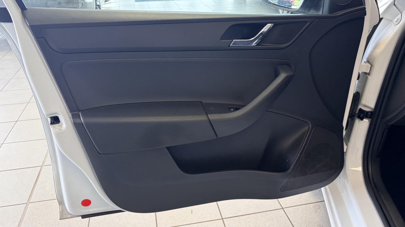 Skoda Rapid Spaceback 1.2 TSI Black Edition Hatchback 5dr Petrol Manual Euro 5 (105 ps)