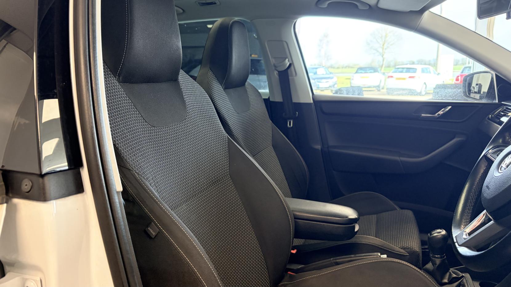 Skoda Rapid Spaceback 1.2 TSI Black Edition Hatchback 5dr Petrol Manual Euro 5 (105 ps)