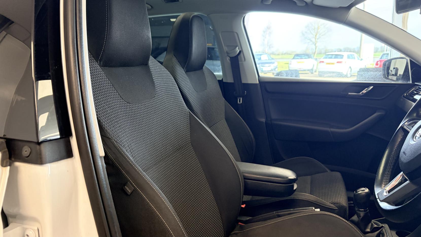 Skoda Rapid Spaceback 1.2 TSI Black Edition Hatchback 5dr Petrol Manual Euro 5 (105 ps)