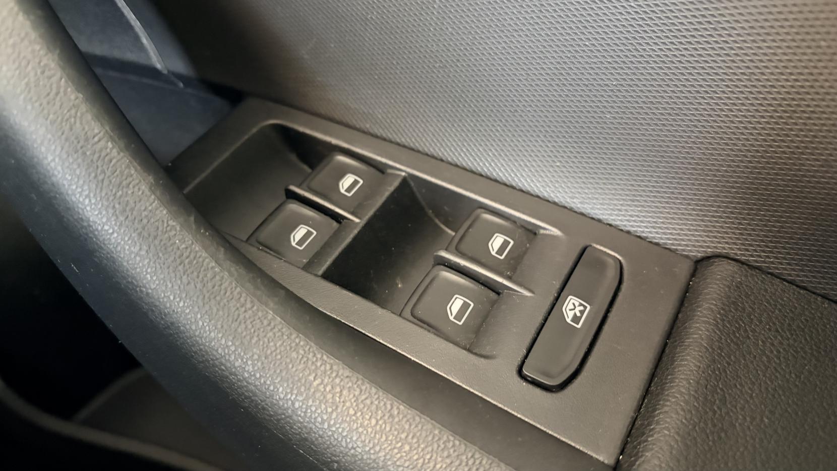 Skoda Rapid Spaceback 1.2 TSI Black Edition Hatchback 5dr Petrol Manual Euro 5 (105 ps)