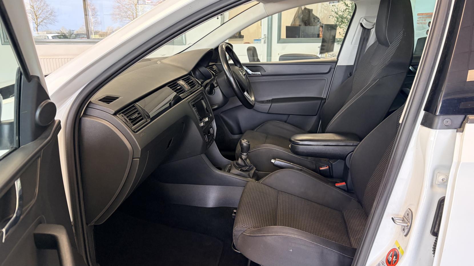 Skoda Rapid Spaceback 1.2 TSI Black Edition Hatchback 5dr Petrol Manual Euro 5 (105 ps)