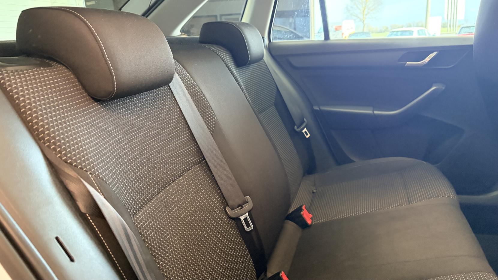 Skoda Rapid Spaceback 1.2 TSI Black Edition Hatchback 5dr Petrol Manual Euro 5 (105 ps)