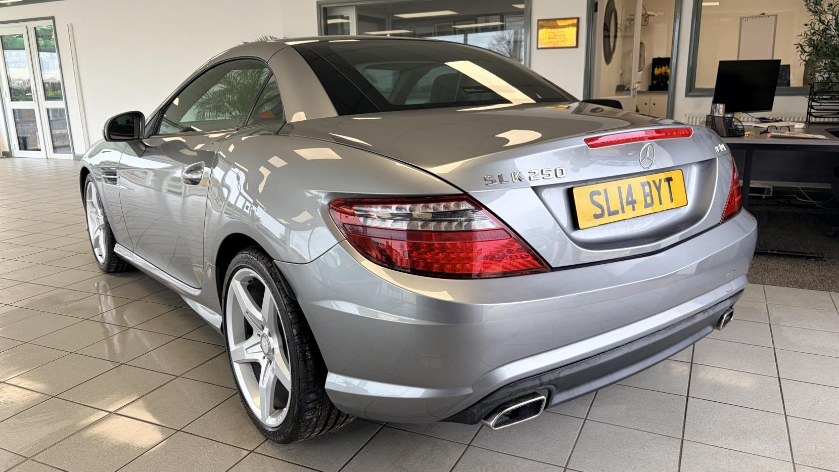 Mercedes-Benz SLK 2.1 SLK250 CDI AMG Sport Convertible 2dr Diesel G-Tronic+ Euro 5 (s/s) (204 ps)