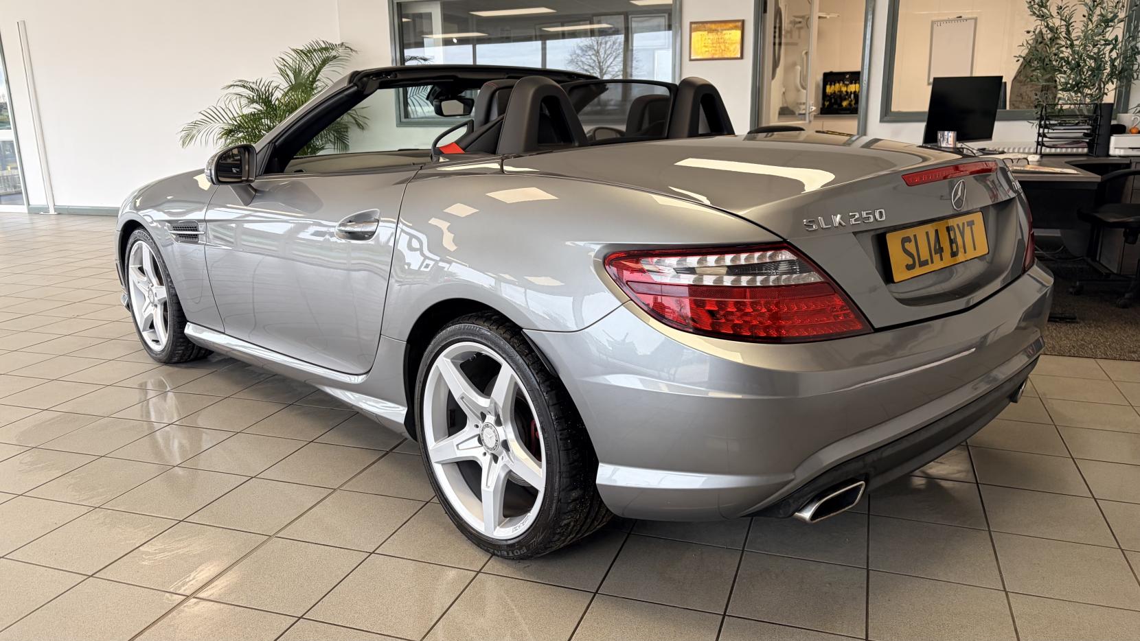 Mercedes-Benz SLK 2.1 SLK250 CDI AMG Sport Convertible 2dr Diesel G-Tronic+ Euro 5 (s/s) (204 ps)