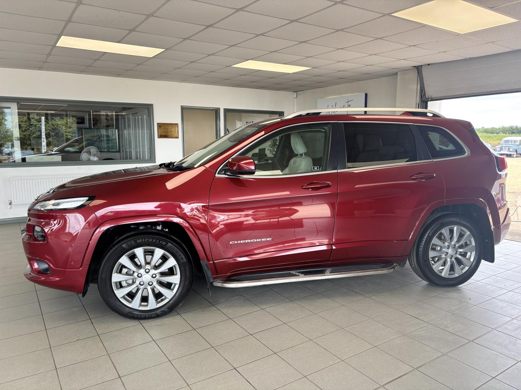Jeep Cherokee 2.2 MultiJetII Overland SUV 5dr Diesel Auto 4WD Euro 6 (s/s) (200 ps)