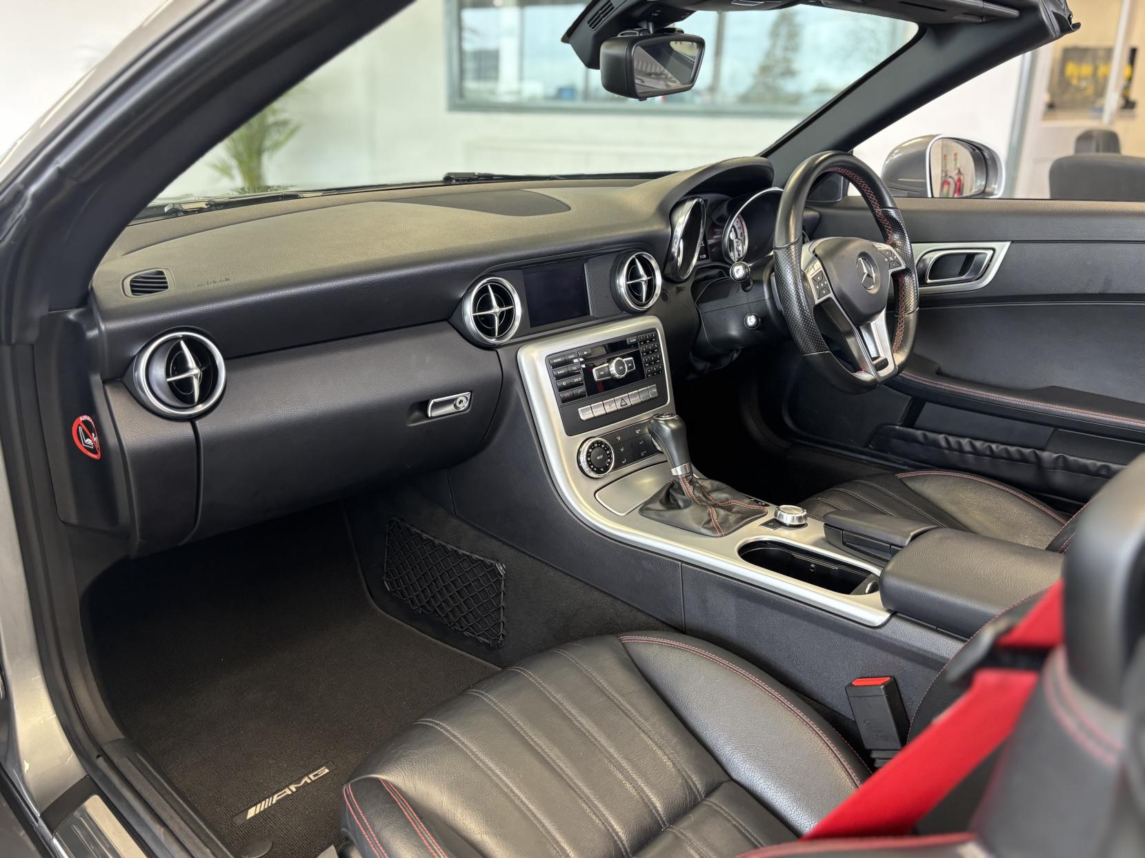 Mercedes-Benz SLK 1.8 SLK200 AMG Sport Convertible 2dr Petrol G-Tronic+ Euro 5 (s/s) (184 ps)