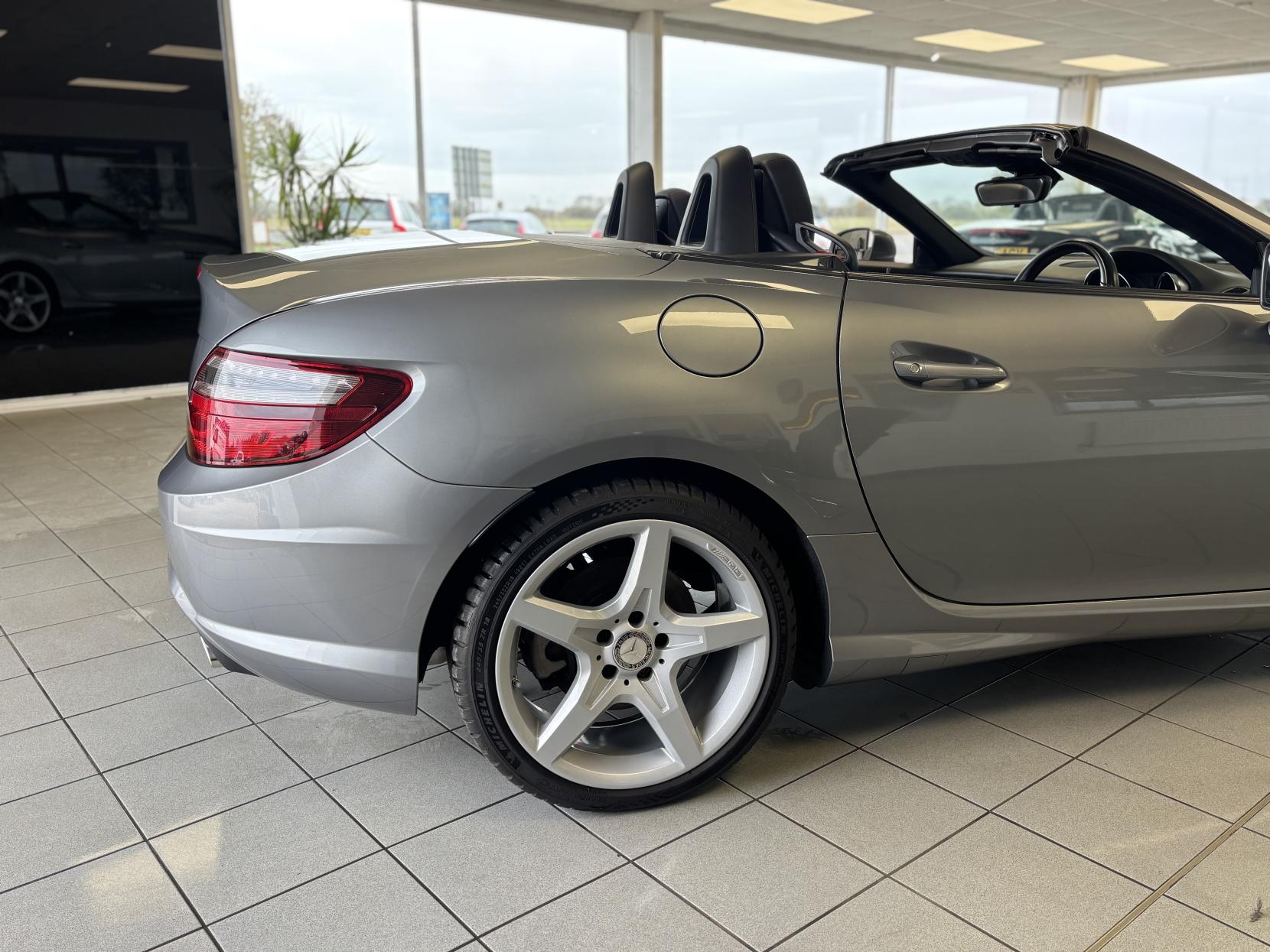 Mercedes-Benz SLK 1.8 SLK200 AMG Sport Convertible 2dr Petrol G-Tronic+ Euro 5 (s/s) (184 ps)
