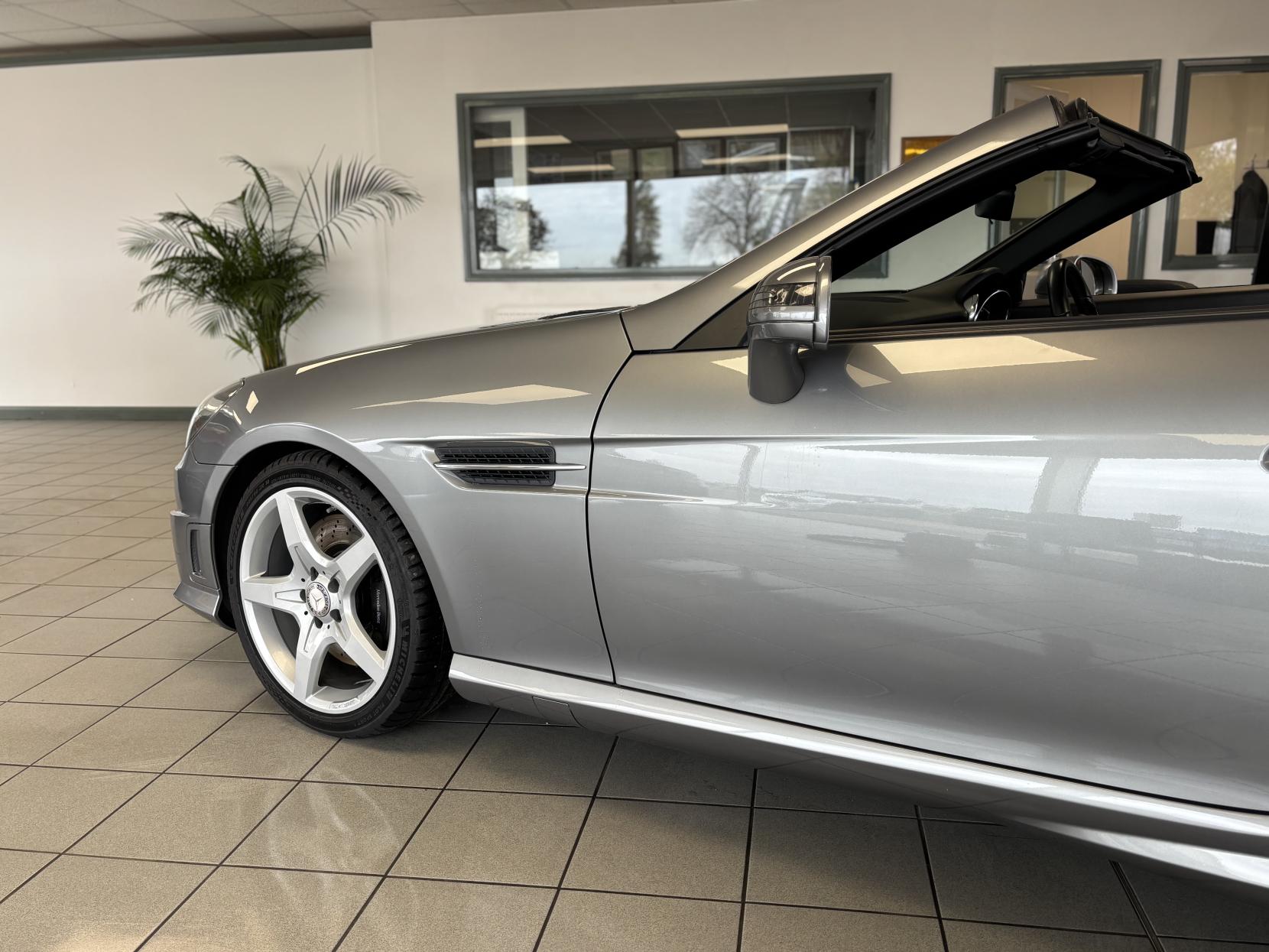 Mercedes-Benz SLK 1.8 SLK200 AMG Sport Convertible 2dr Petrol G-Tronic+ Euro 5 (s/s) (184 ps)