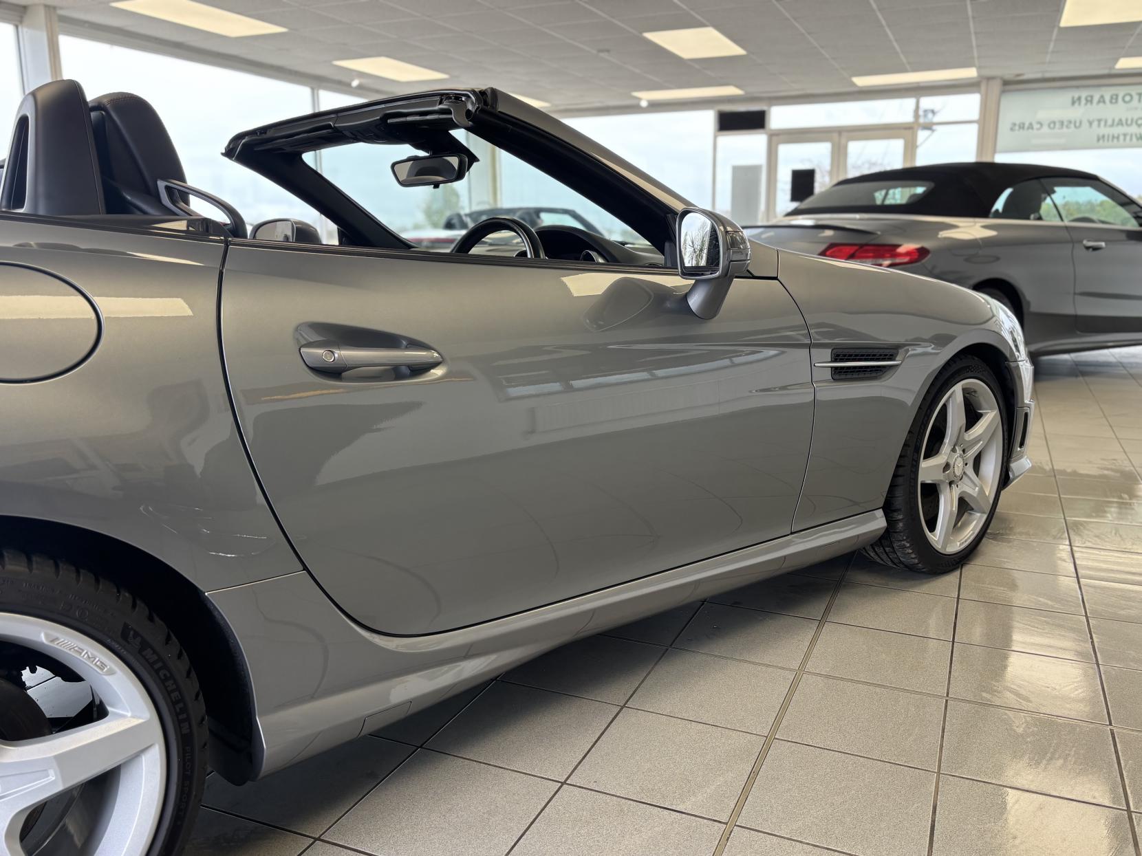 Mercedes-Benz SLK 1.8 SLK200 AMG Sport Convertible 2dr Petrol G-Tronic+ Euro 5 (s/s) (184 ps)