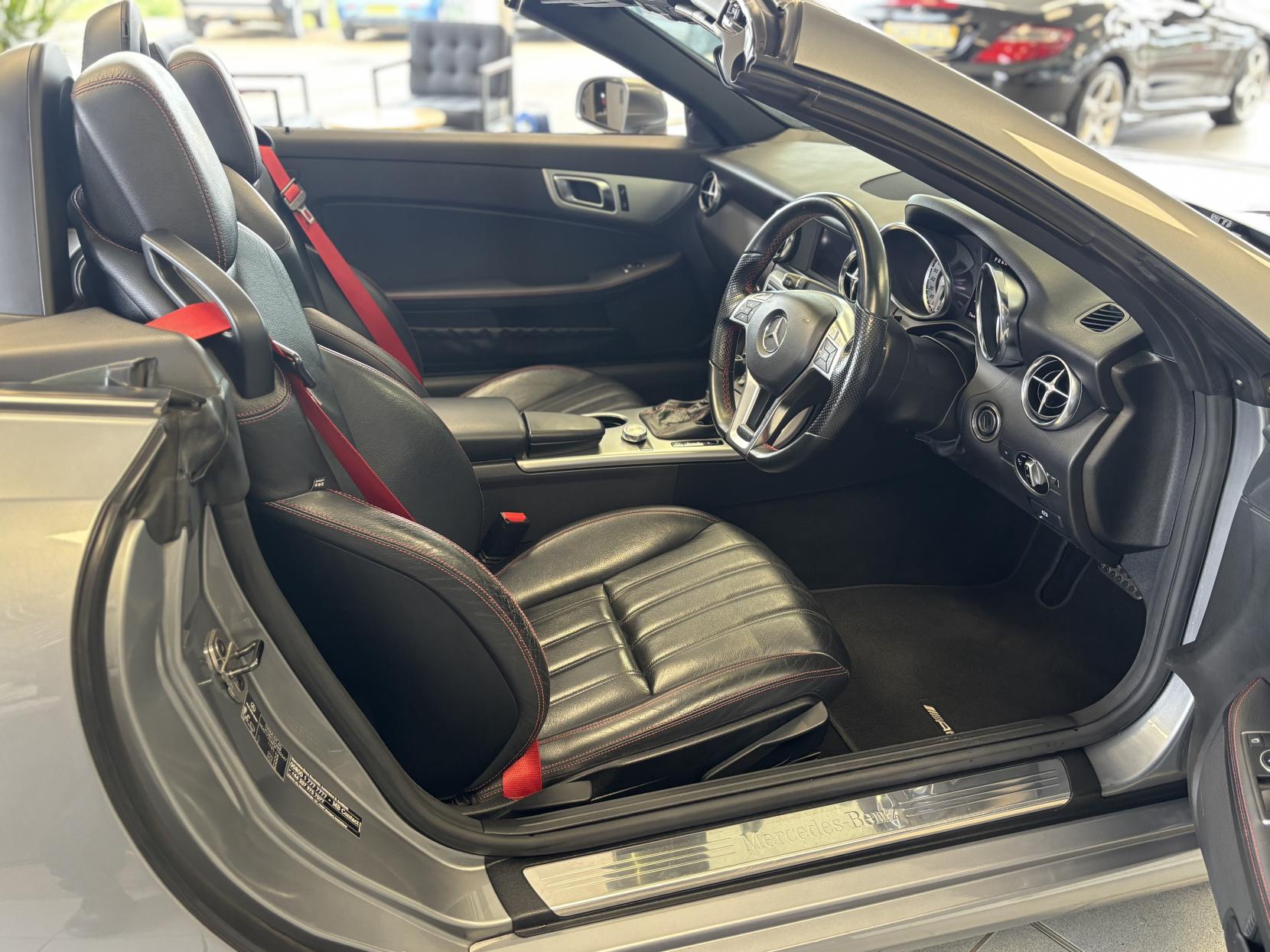 Mercedes-Benz SLK 1.8 SLK200 AMG Sport Convertible 2dr Petrol G-Tronic+ Euro 5 (s/s) (184 ps)