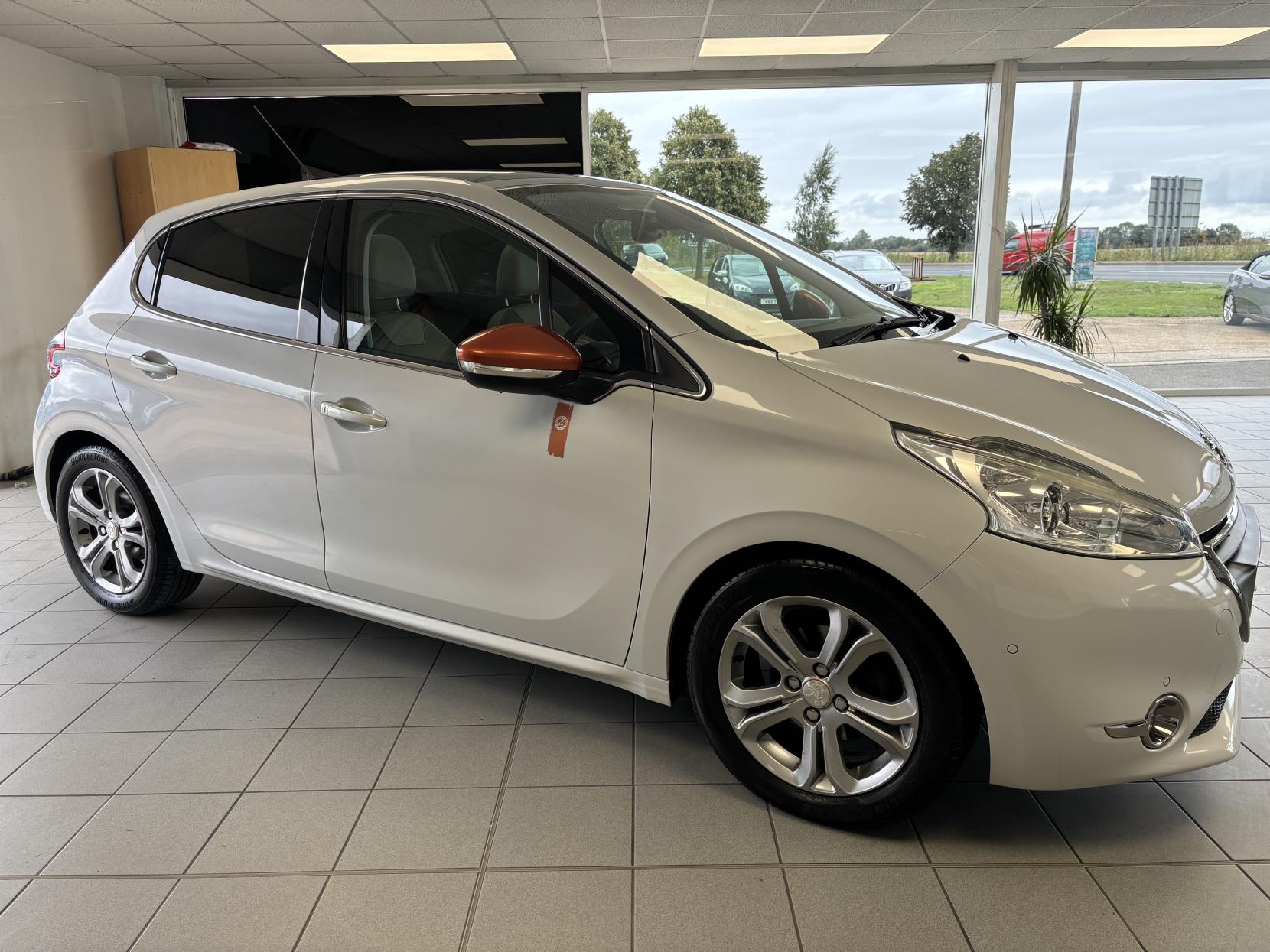 Peugeot 208 1.6 e-HDi Roland Garros Hatchback 5dr Diesel Manual Euro 5 (s/s) (92 ps)