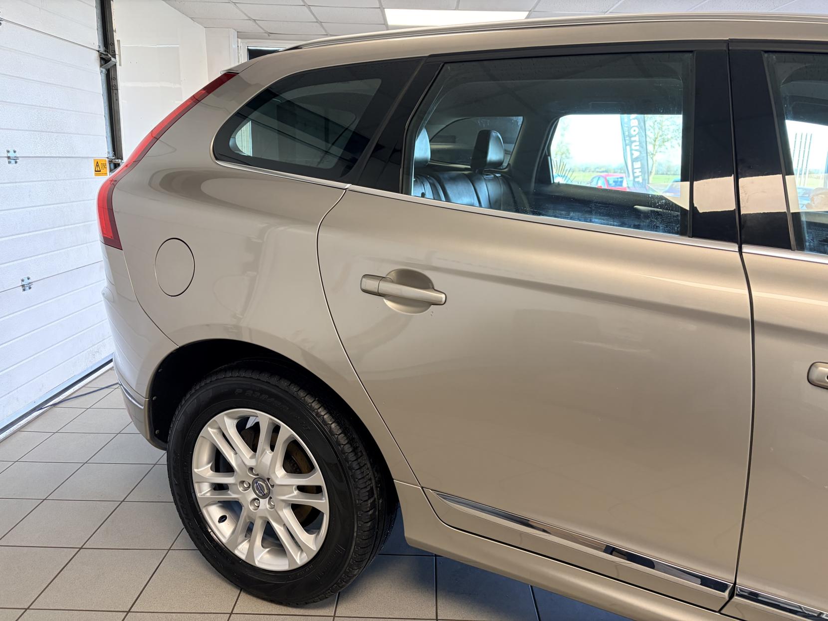 Volvo XC60 2.4 D4 SE Lux Nav SUV 5dr Diesel Geartronic AWD Euro 5 (181 ps)