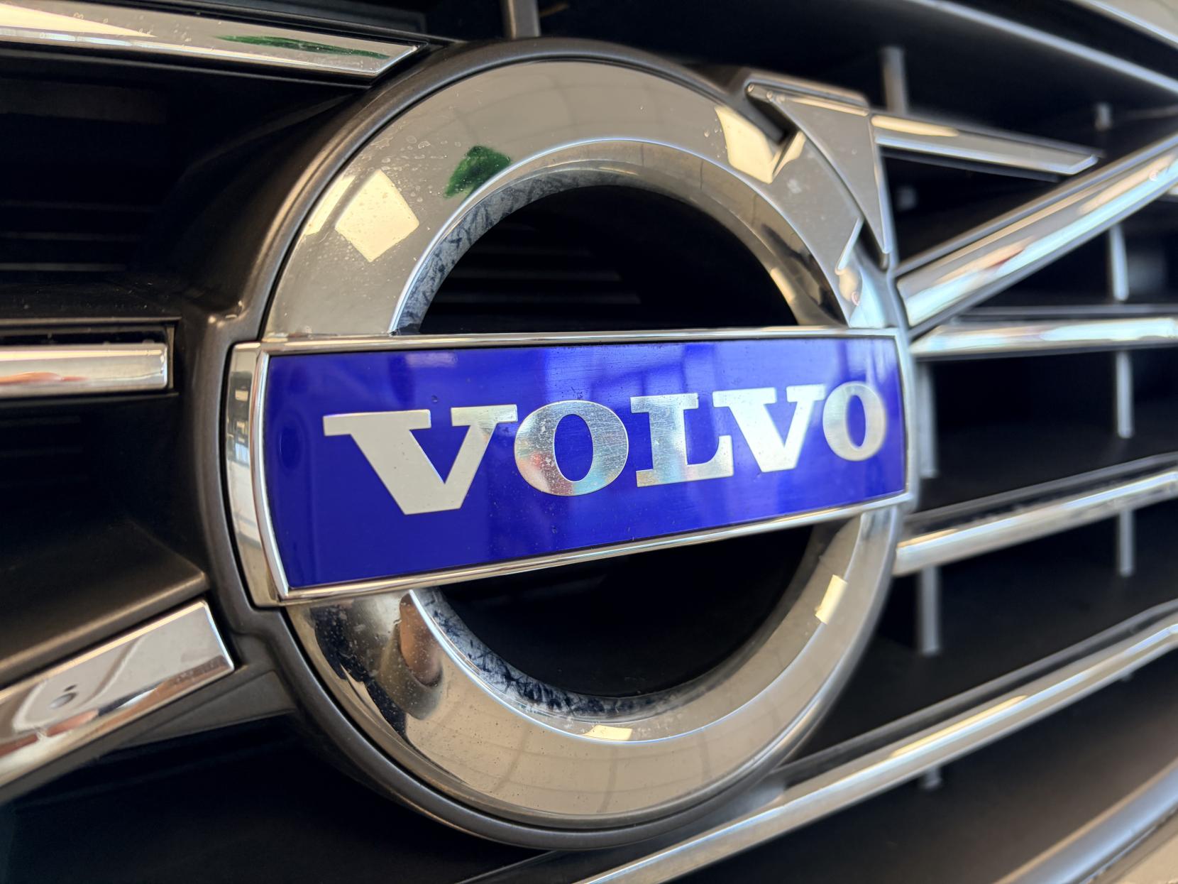 Volvo XC60 2.4 D4 SE Lux Nav SUV 5dr Diesel Geartronic AWD Euro 5 (181 ps)