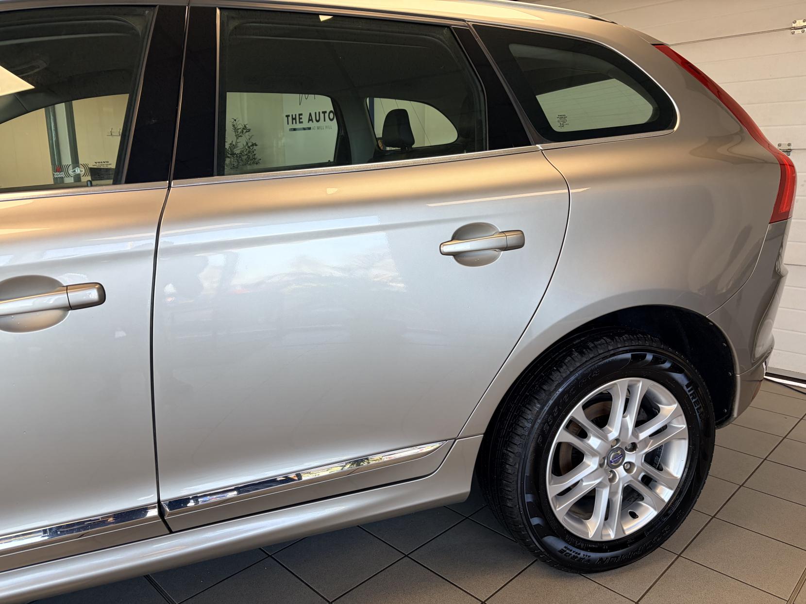 Volvo XC60 2.4 D4 SE Lux Nav SUV 5dr Diesel Geartronic AWD Euro 5 (181 ps)