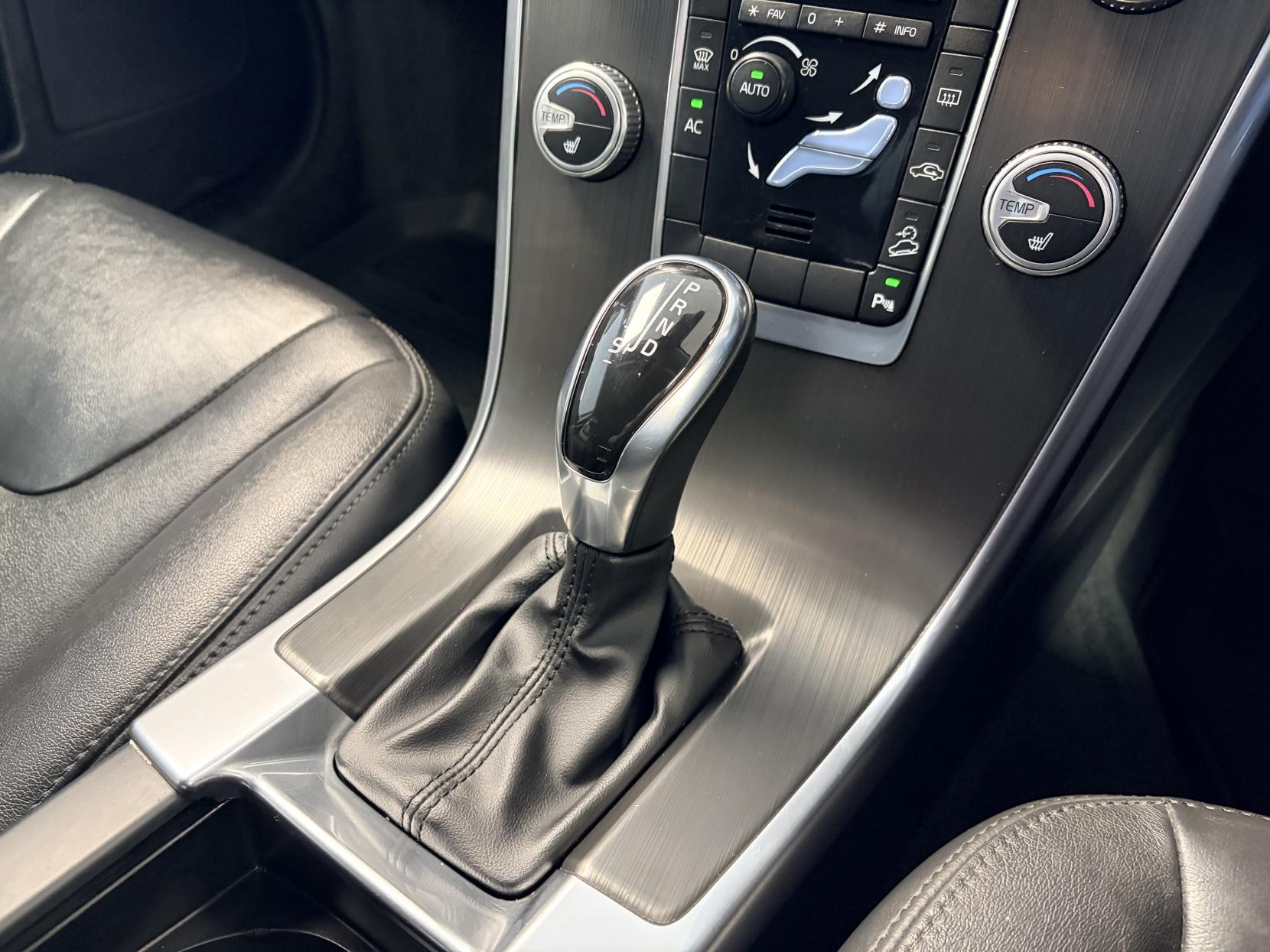 Volvo XC60 2.4 D4 SE Lux Nav SUV 5dr Diesel Geartronic AWD Euro 5 (181 ps)