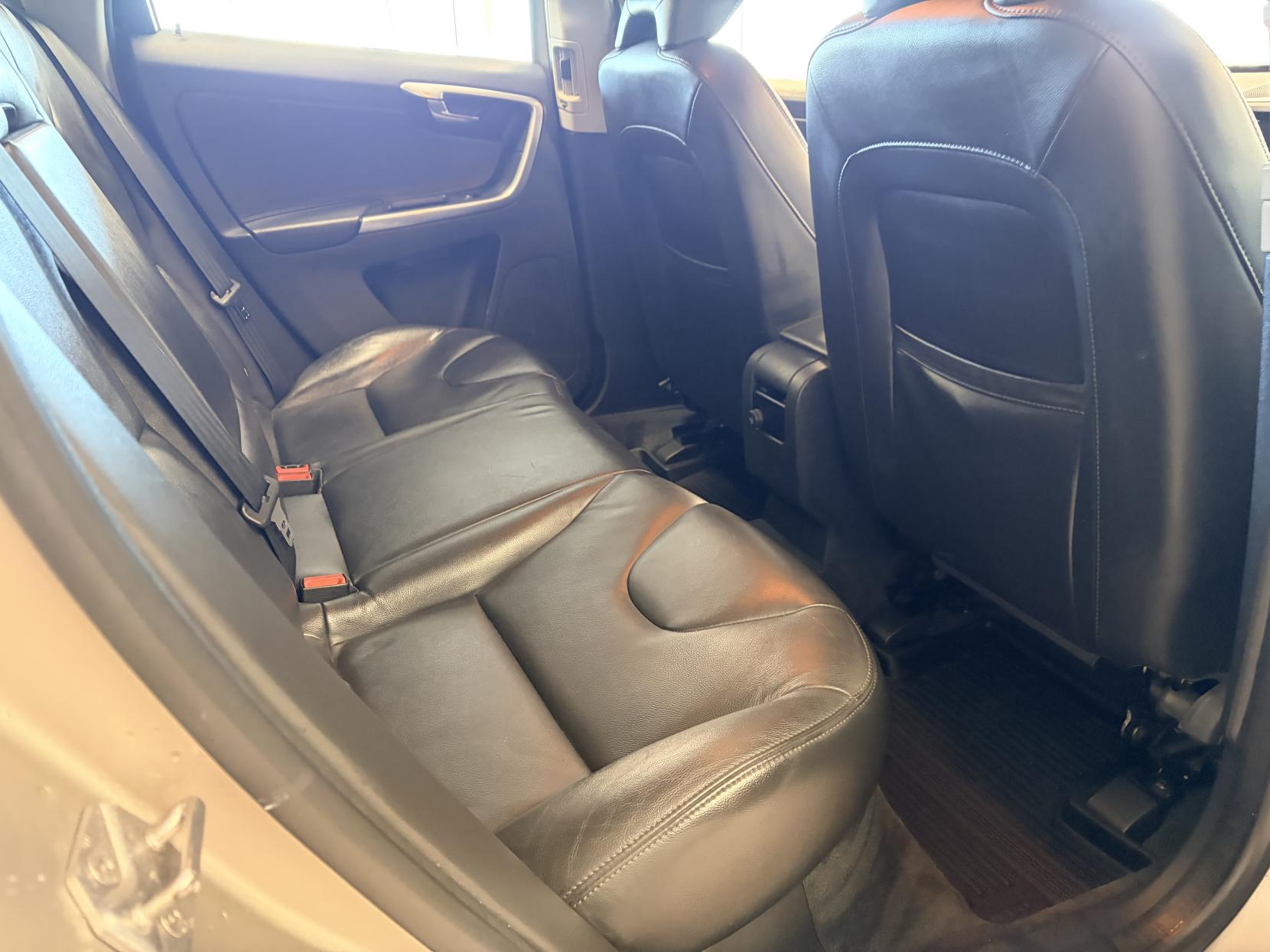 Volvo XC60 2.4 D4 SE Lux Nav SUV 5dr Diesel Geartronic AWD Euro 5 (181 ps)