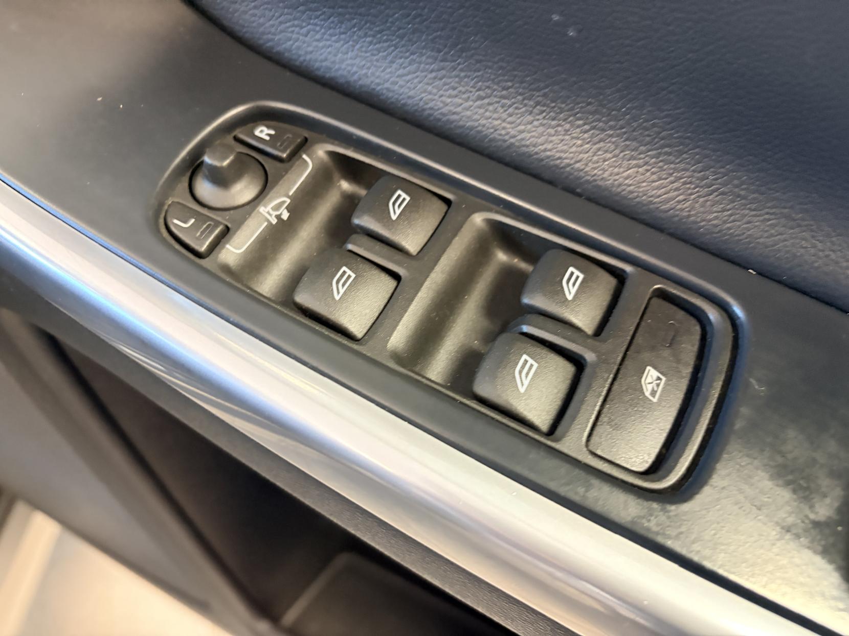 Volvo XC60 2.4 D4 SE Lux Nav SUV 5dr Diesel Geartronic AWD Euro 5 (181 ps)