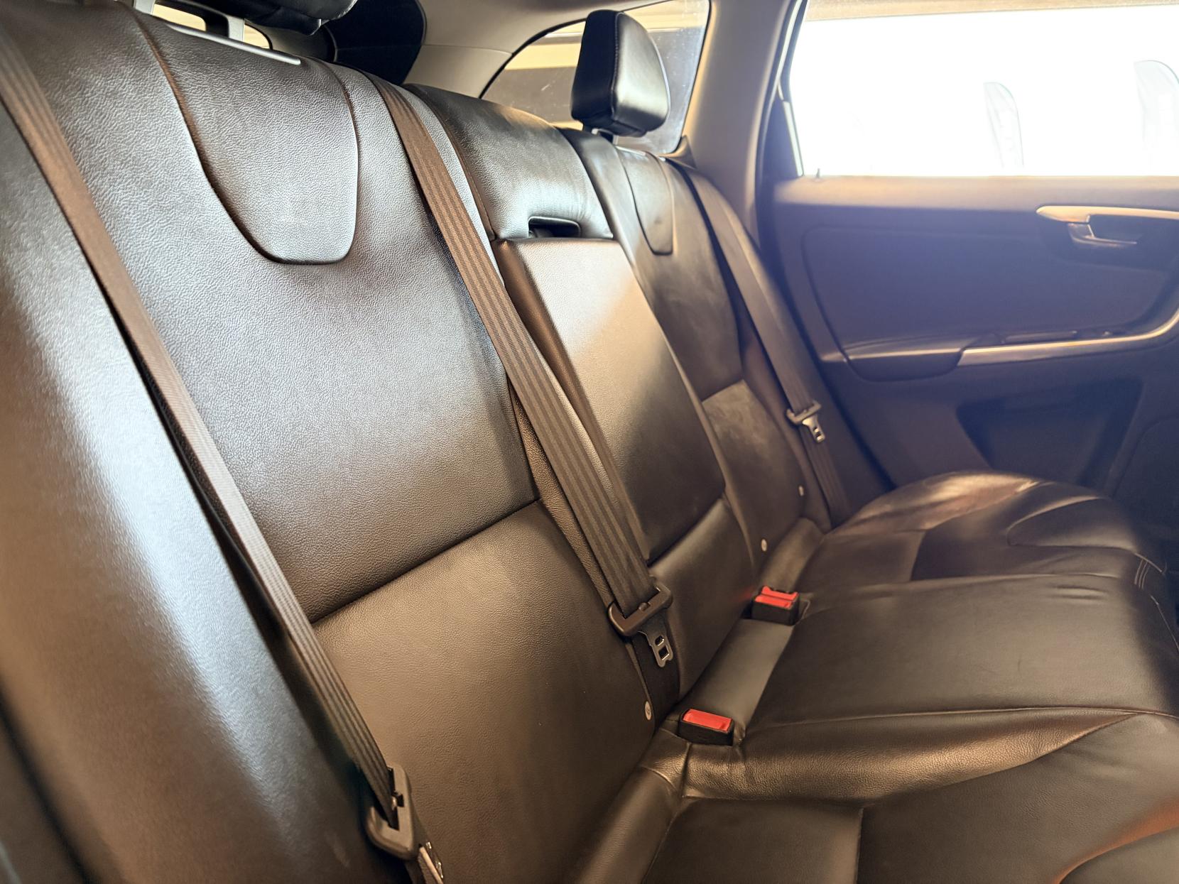 Volvo XC60 2.4 D4 SE Lux Nav SUV 5dr Diesel Geartronic AWD Euro 5 (181 ps)