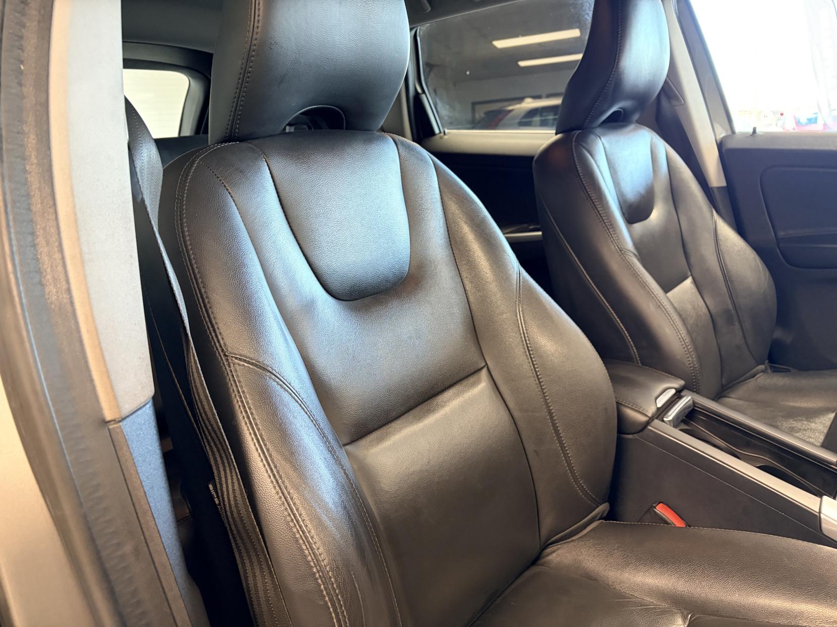 Volvo XC60 2.4 D4 SE Lux Nav SUV 5dr Diesel Geartronic AWD Euro 5 (181 ps)